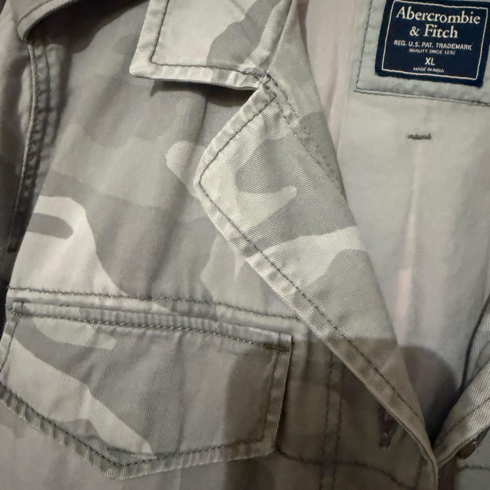 Abercrombie & Fitch Light Olive & Gray Camouflage Jacket - Picture 3 of 3